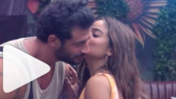  বিগ বসের ঘরে রোমান্স! 