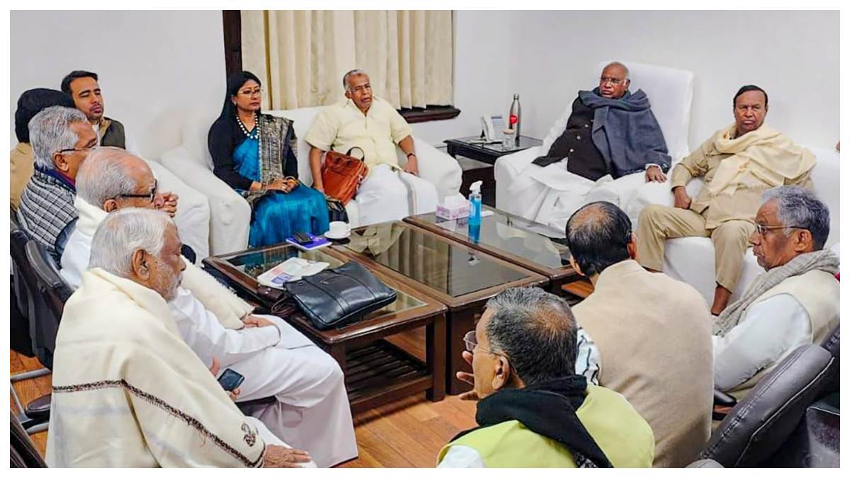 পটনায় নীতীশ কুমারের ডাকে বিরোধীদলগুলির বৈঠক! যেসব দল এখনও উপস্থিতি নিশ্চিত করেনি পটনায় নীতীশ কুমারের ডাকে বিরোধীদলগুলির বৈঠক! যেসব দল এখনও উপস্থিতি নিশ্চিত করেনি