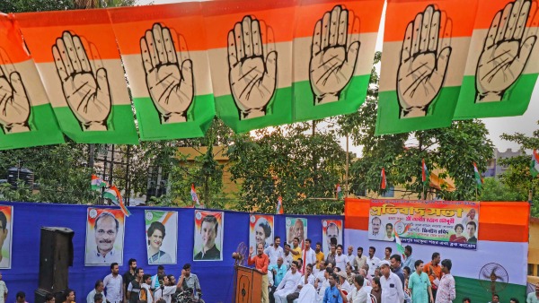 তৃণমূল ভেঙে বাড়ছে কংগ্রেস