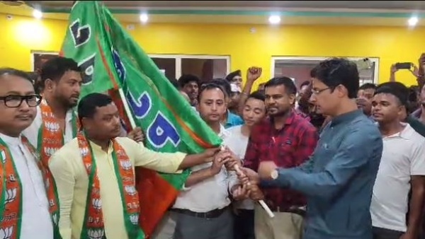 তৃণমূলে ভাঙন অব্যাহত