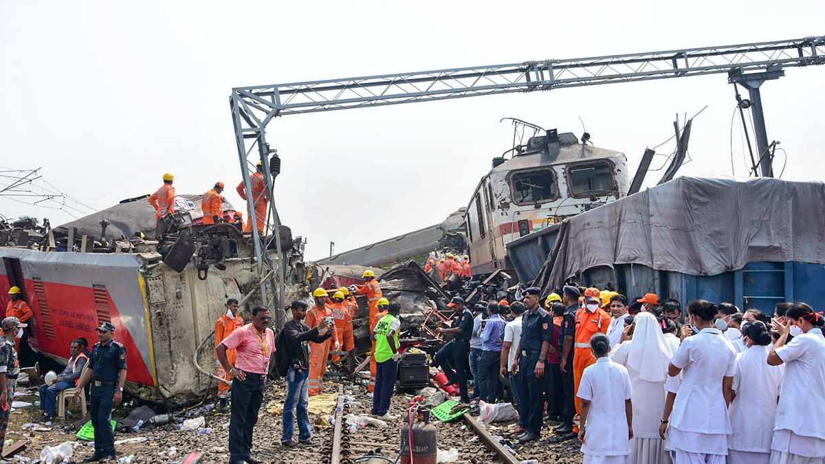 মেন লাইন ছেড়ে লুপ লাইনে ঢুকে পড়াই কাল হল করমণ্ডলের মেন লাইন ছেড়ে লুপ লাইনে ঢুকে পড়াই কাল হল করমণ্ডলের