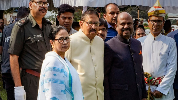 রাজ্যপাল বোসকে কড়া চিঠি মমতার