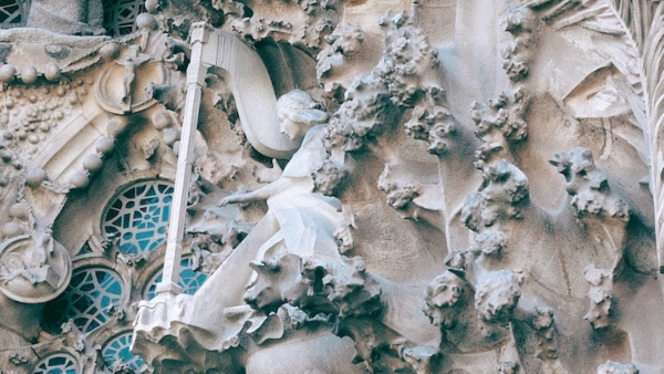 দেব-দেবীর মূর্তি রাখবেন না