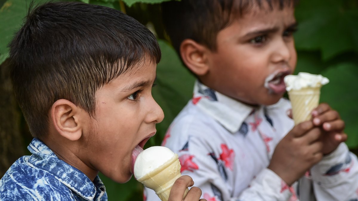 imge of two boys eating ice cream imge of two boys eating ice cream