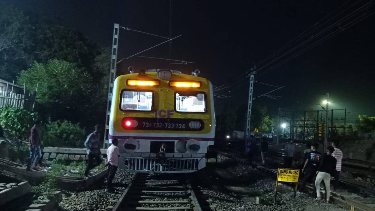 বালেশ্বর দুর্ঘটনার পর লাইনচ্যুত মেদিনীপুর হাওড়া লোকাল