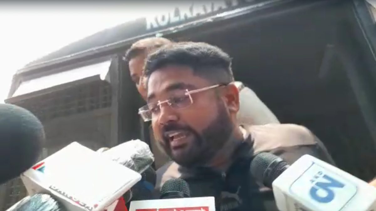 আদালতে ঢোকার মুখে ফের বিস্ফোরক কুন্তল ঘোষ আদালতে ঢোকার মুখে ফের বিস্ফোরক কুন্তল ঘোষ