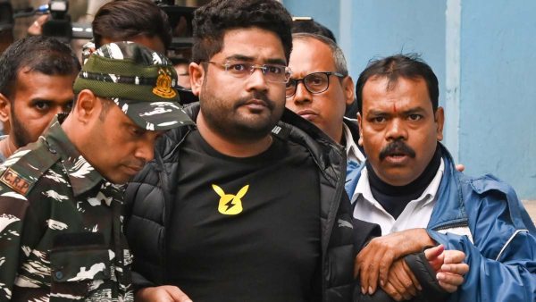 আদালতে ঢোকার মুখে ফের বিস্ফোরক কুন্তল ঘোষ আদালতে ঢোকার মুখে ফের বিস্ফোরক কুন্তল ঘোষ