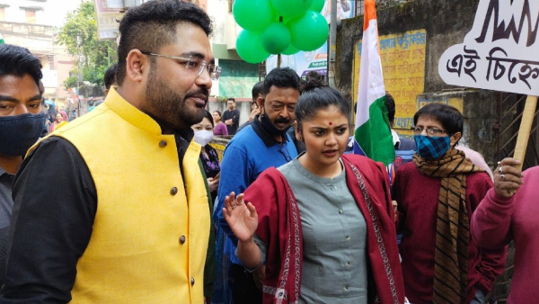 সায়নী ঘোষ কুন্তল ঘোষ