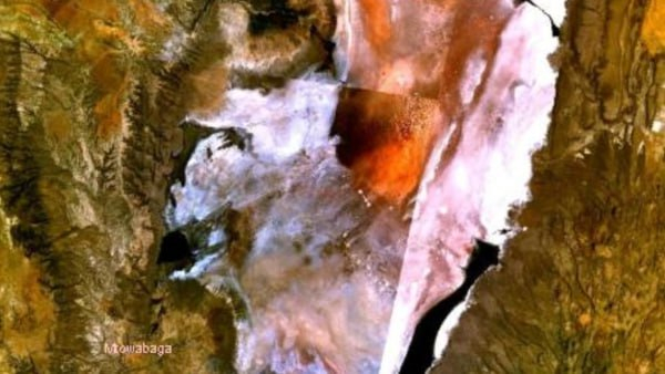 জল স্পর্শ করলেই পাথর জল স্পর্শ করলেই পাথর