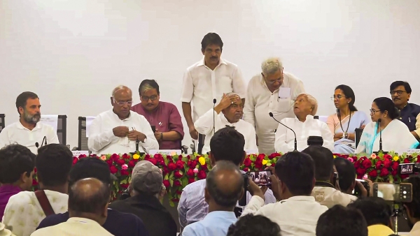 রাহুল নিশানা করতে ছাড়ছেন না আপ-সিপিএমকেও রাহুল নিশানা করতে ছাড়ছেন না আপ-সিপিএমকেও