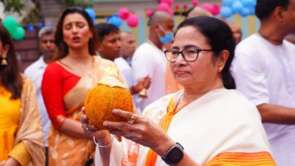 রাজীব সিনহার পাশে দাঁড়ালেন মমতা