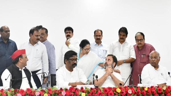 রাহুল নিশানা করতে ছাড়ছেন না আপ-সিপিএমকেও রাহুল নিশানা করতে ছাড়ছেন না আপ-সিপিএমকেও