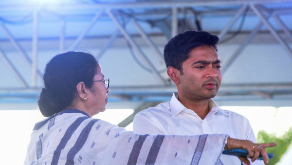 কালীঘাটে জরুরি বৈঠকে বসছেন মমতা