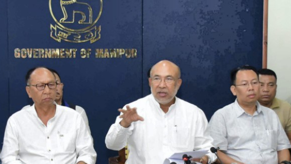 পদত্যাগ পত্র ছিঁড়লেন মহিলারা! পদত্যাগ পত্র ছিঁড়লেন মহিলারা!