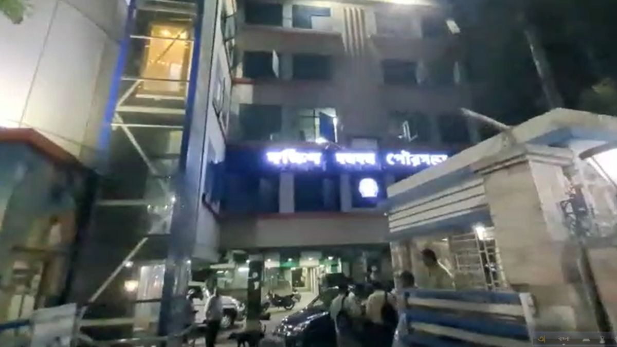 ৯ ঘন্টা ধরে তল্লাশি সিবিআইয়ের ৯ ঘন্টা ধরে তল্লাশি সিবিআইয়ের