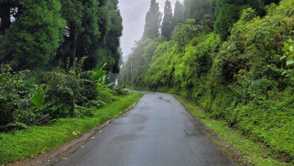  সঙ্গে রাখুন রেনকোট আর ছাতা