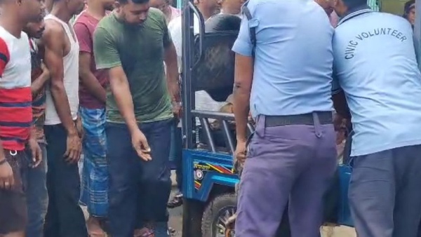 মুর্শিদাবাদে বোমা বিস্ফোরণ