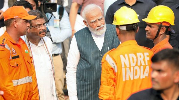 মমতা বন্দ্যোপাধ্যায়কে উদ্দেশ্য করেই কি বার্তা রেলমন্ত্রীর