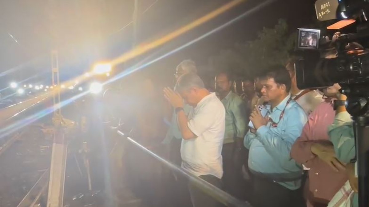 বালেশ্বর ট্রেন দুর্ঘটনা: ৪৮ ঘণ্টার মধ্যে ডাউন লাইনে ট্রেন বালেশ্বর ট্রেন দুর্ঘটনা: ৪৮ ঘণ্টার মধ্যে ডাউন লাইনে ট্রেন
