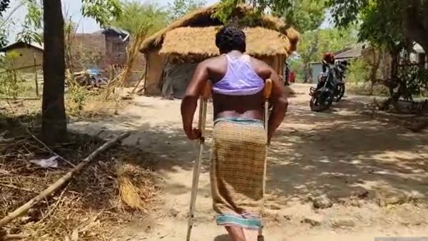 নুন আনতে পান্তা ফুরোয় খোদ তৃণমূলের পঞ্চায়েত প্রধানের