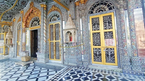 কোথায় রয়েছে এই মন্দির
