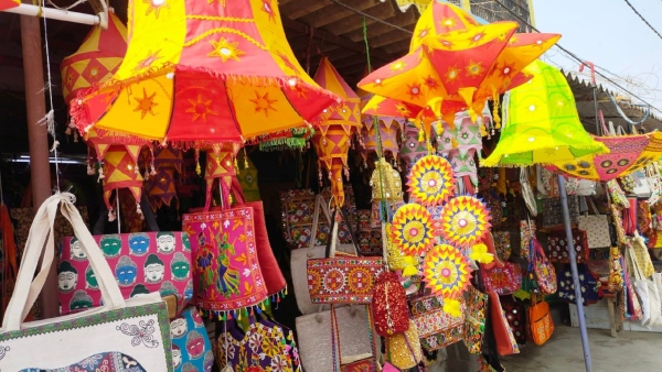 বর্ষায় ইতিউতি