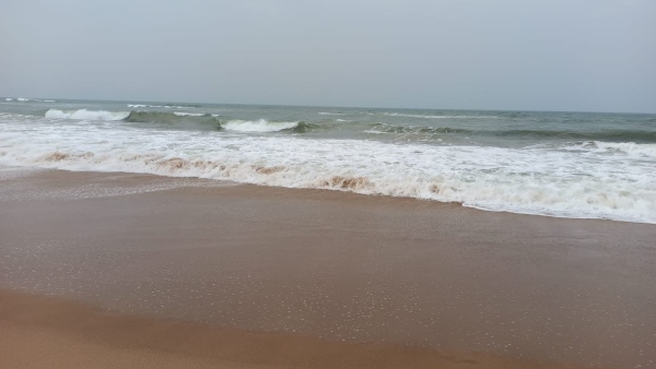 বর্ষায় সমুদ্র ডাকে
