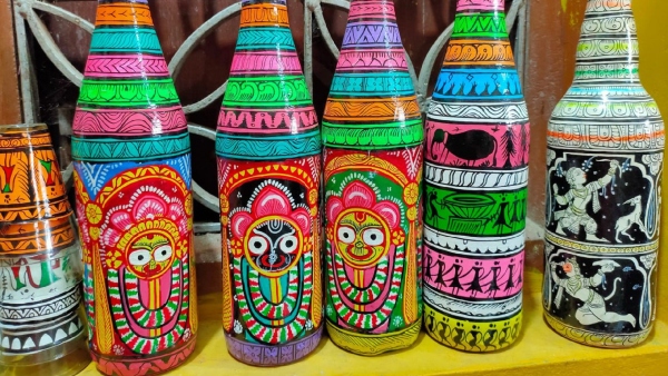 গোটা গ্রামটাই আর্ট গ্যালারি গোটা গ্রামটাই আর্ট গ্যালারি