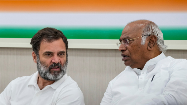 রাহুলকে টুইট-খোঁচা! মালব্যের বিরুদ্ধে এফআইআর