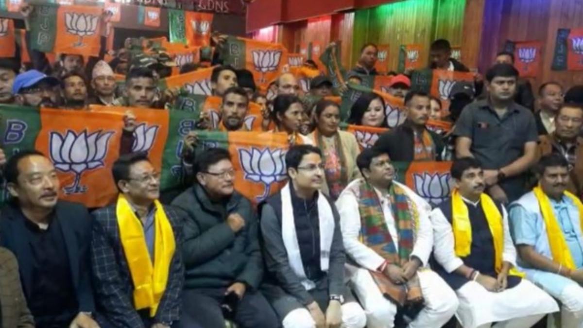 পাহাড়ে মহাজোট বিজেপির