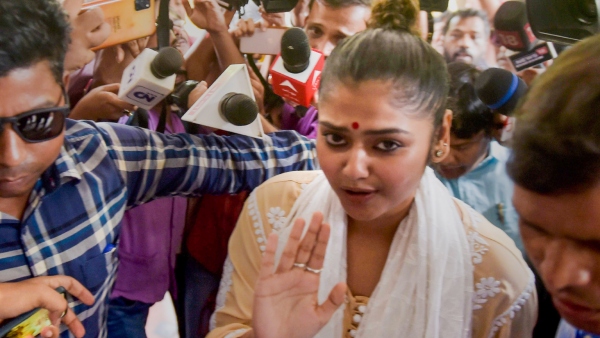 সায়নী ঘোষ