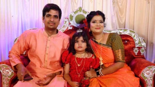 বরফের শিবলিঙ্গ তৈরি করে চমক বরফের শিবলিঙ্গ তৈরি করে চমক