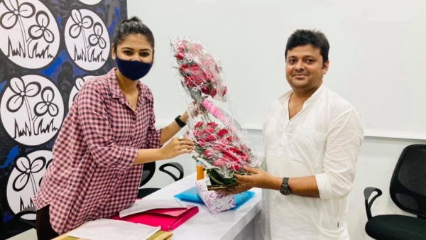 সায়নী ঘোষ কুন্তল ঘোষ সায়নী ঘোষ কুন্তল ঘোষ