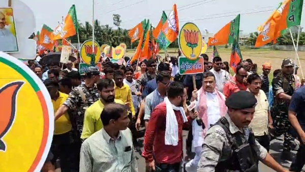 নন্দীগ্রামে মনোনয়ন জমার মিছিল শুেঙন্দু অধিকারীর নন্দীগ্রামে মনোনয়ন জমার মিছিল শুেঙন্দু অধিকারীর