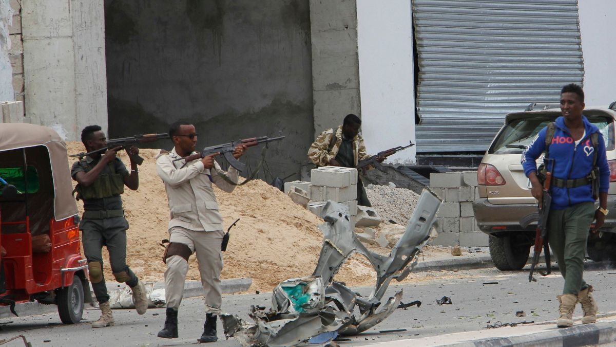 ভয়াবহ জঙ্গি হামলা সোমালিয়ার হোটেলে ভয়াবহ জঙ্গি হামলা সোমালিয়ার হোটেলে