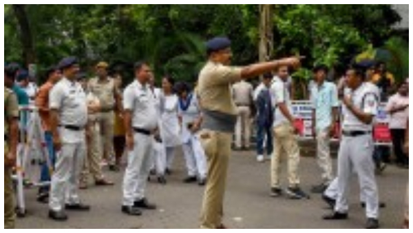 পঞ্চায়েত ভোটে অশান্তি পঞ্চায়েত ভোটে অশান্তি