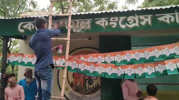 তৃণমূলের পার্টি অফিস রাতারাতি হয়ে গেল কংগ্রেসের তৃণমূলের পার্টি অফিস রাতারাতি হয়ে গেল কংগ্রেসের