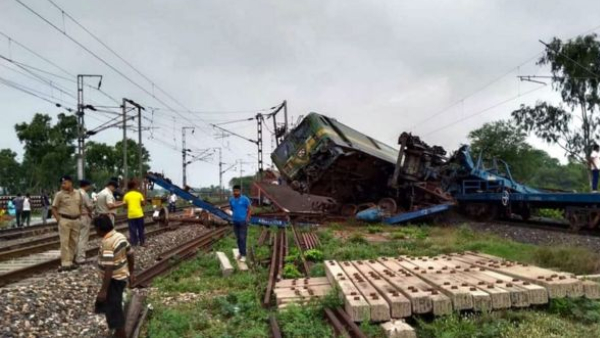 ভয়াবহ দুর্ঘটনা বাতিল একাধিক ট্রেন, ভয়াবহ দুর্ঘটনা বাতিল একাধিক ট্রেন,