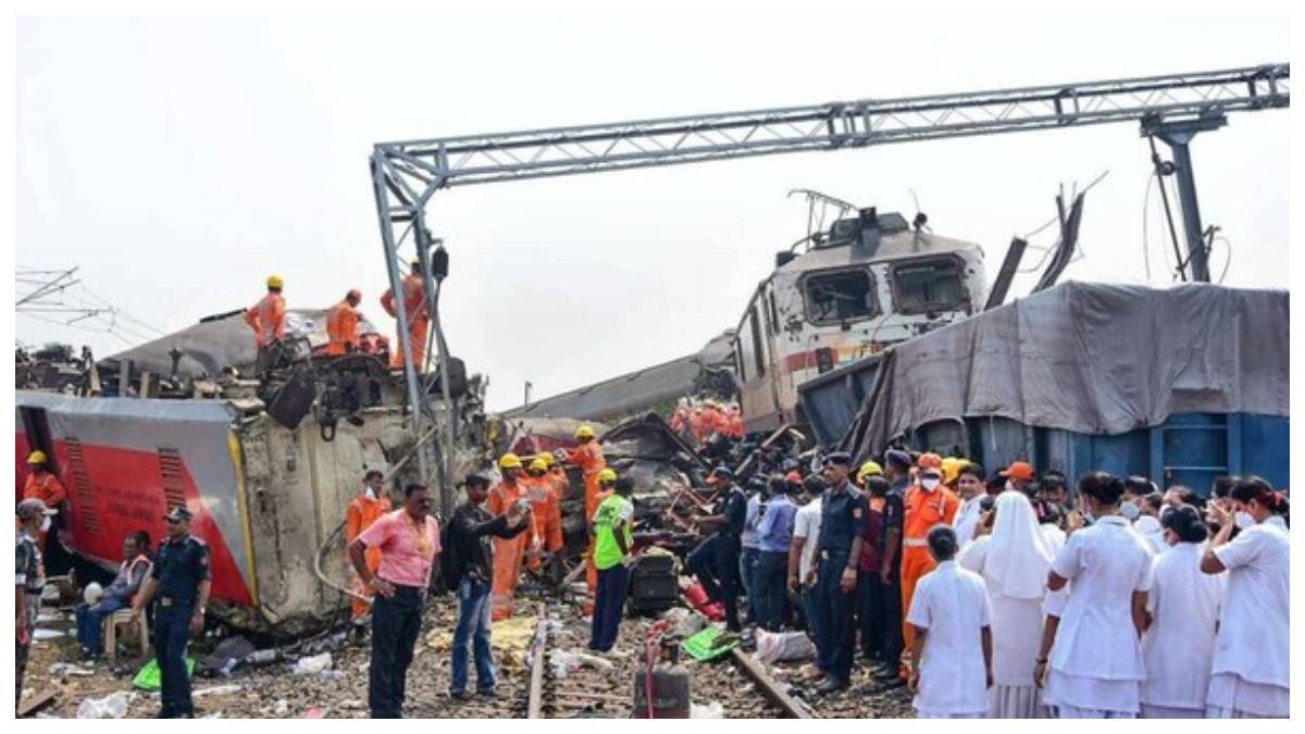 Odisha Train Accident: দুর্ঘটনার ৪৮ ঘন্টা পরেও ধ্বংসস্তূপের নিচে প্রাণের খোঁজ! চলছে চিকিৎসা Odisha Train Accident: দুর্ঘটনার ৪৮ ঘন্টা পরেও ধ্বংসস্তূপের নিচে প্রাণের খোঁজ! চলছে চিকিৎসা