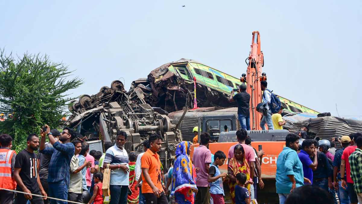 Odisha Train Accident:করমণ্ডল এক্সপ্রেস পূর্ণ গতিতে ছিল, থামানো সম্ভব ছিল না! বিবৃতি দিল রেলমন্ত্রক Odisha Train Accident:করমণ্ডল এক্সপ্রেস পূর্ণ গতিতে ছিল, থামানো সম্ভব ছিল না! বিবৃতি দিল রেলমন্ত্রক