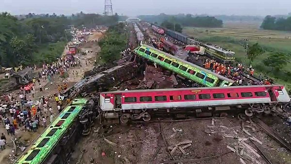 Odisha Train Accident: ওড়িশার দুর্ঘটনাস্থল থেকে আনা যাত্রীদের নিয়ে বাস দুর্ঘটনাগ্রস্ত! বেশ কয়েকজন সামান্য আহত Odisha Train Accident: ওড়িশার দুর্ঘটনাস্থল থেকে আনা যাত্রীদের নিয়ে বাস দুর্ঘটনাগ্রস্ত! বেশ কয়েকজন সামান্য আহত