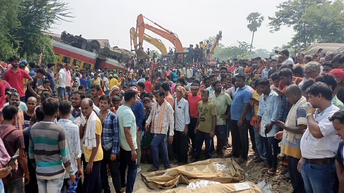 ট্রেন দুর্ঘটনা ট্রেন দুর্ঘটনা