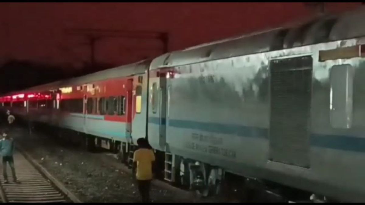 প্যান্টোগ্রাফ ভাঙল