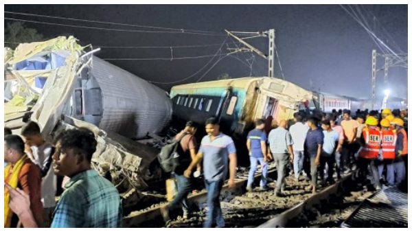 করমণ্ডল-দুর্ঘটনা: মিনিটের মধ্যেই ৪ লাইনে ৩ ট্রেন একাকার