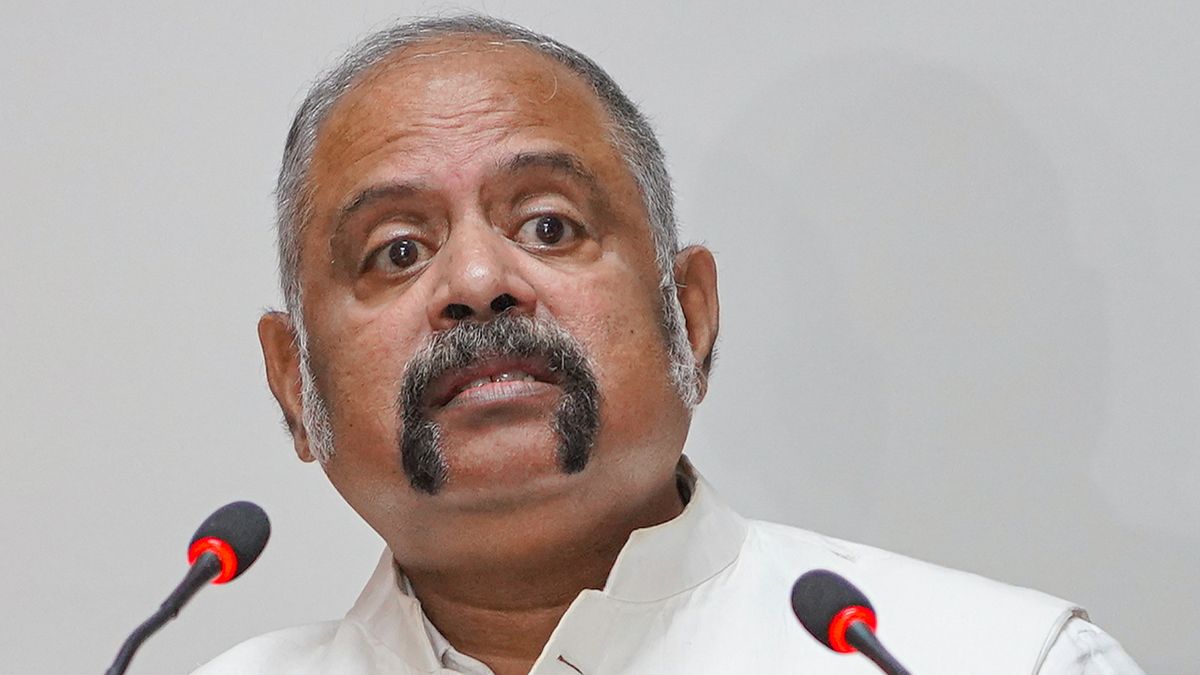 জেলাশাসককে ফোন রাজ্য নির্বাচন কমিশনারের জেলাশাসককে ফোন রাজ্য নির্বাচন কমিশনারের