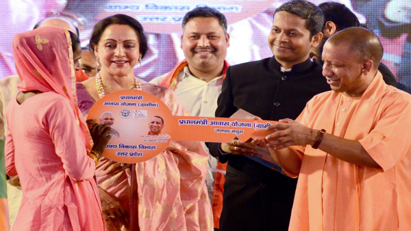 মাফিয়া অতিকের জমিতে গরীবদের জন্যে ফ্ল্যাট! মাফিয়া অতিকের জমিতে গরীবদের জন্যে ফ্ল্যাট!