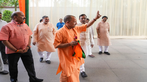  যোগ দিবসের আগে বড় নির্দেশ যোগীর 