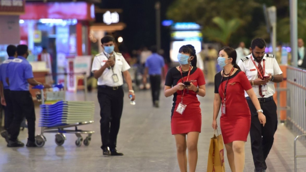 এয়ার হোস্টেস হতে গেলে কী করতে হয়?