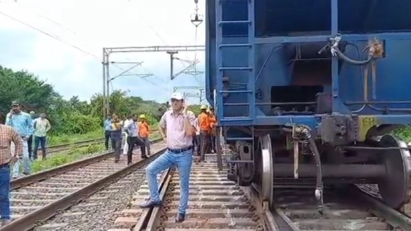 Train Derailed: বেলাইন মালগাড়ি, ব্যাহত ট্রেন চলাচল