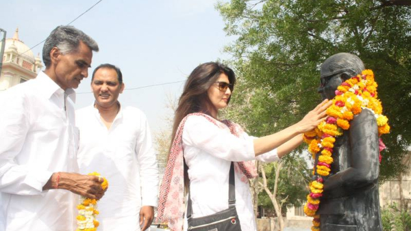 আজহার সঙ্গীতা বিজলানি আজহার সঙ্গীতা বিজলানি